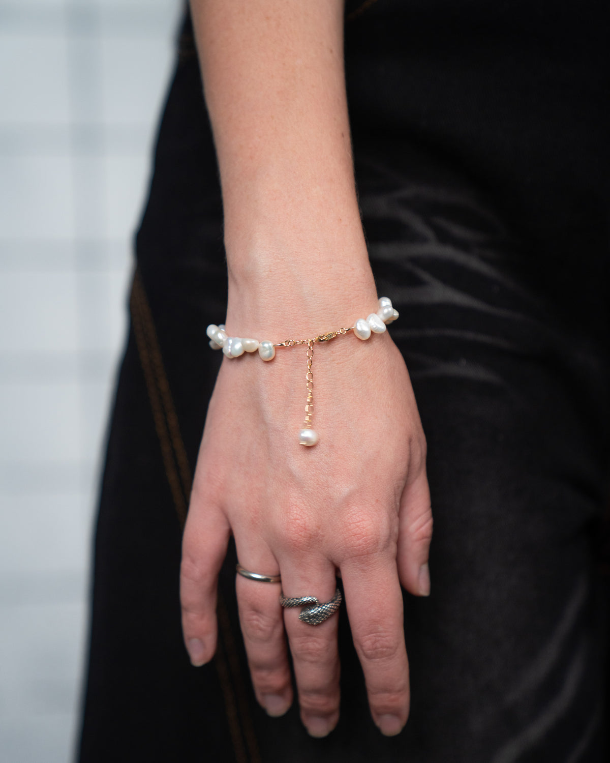 Tiny pearl bracelet